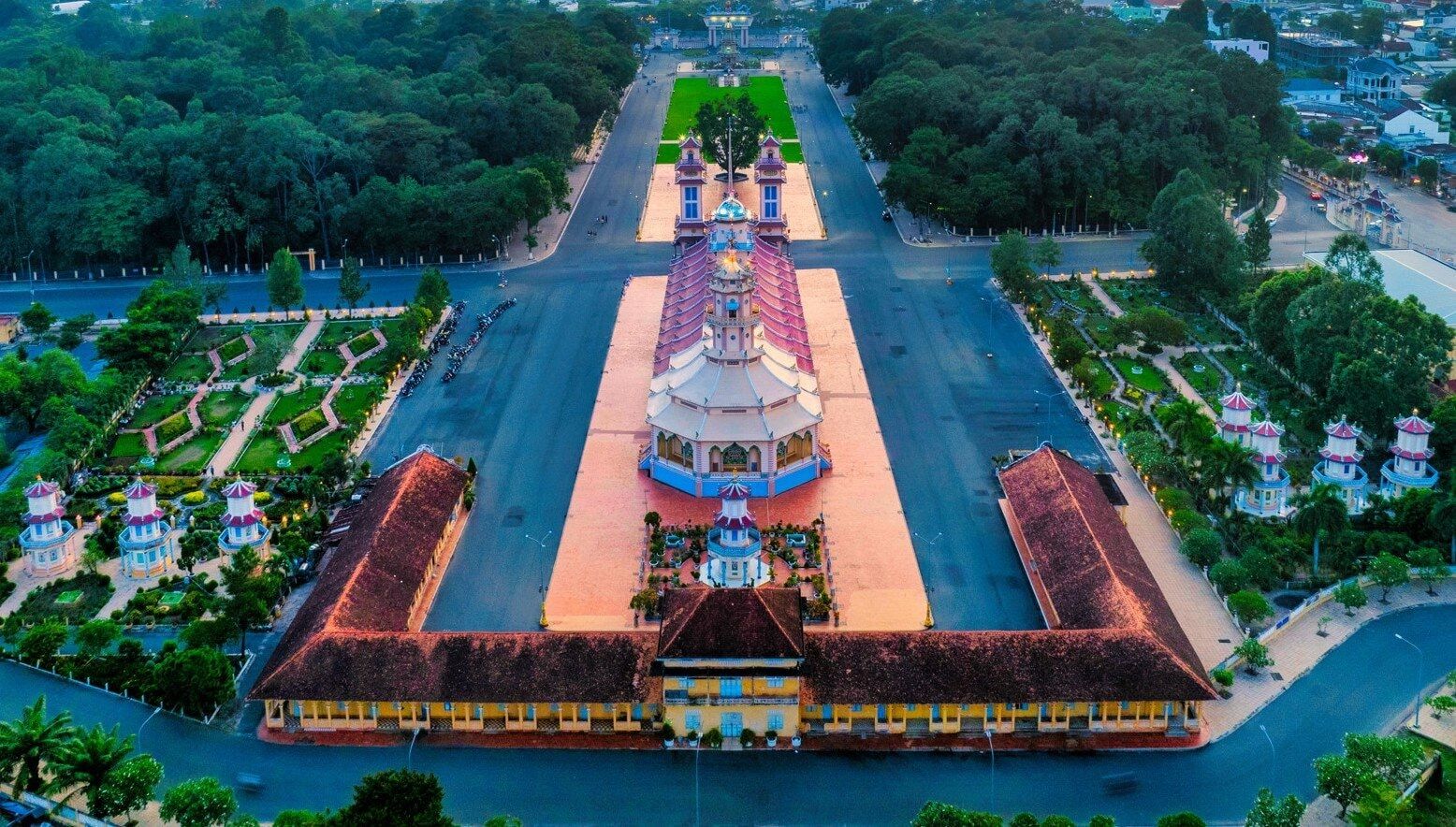 Capture the authentic charm of Cao Dai Holy See’s lush scene